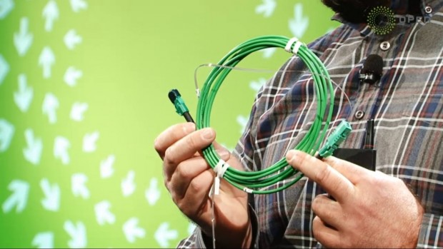 Glasfaserkabel sollen dank Intels Silicon Photonics die Serverkomponenten mit 100 GBit/s verbinden.